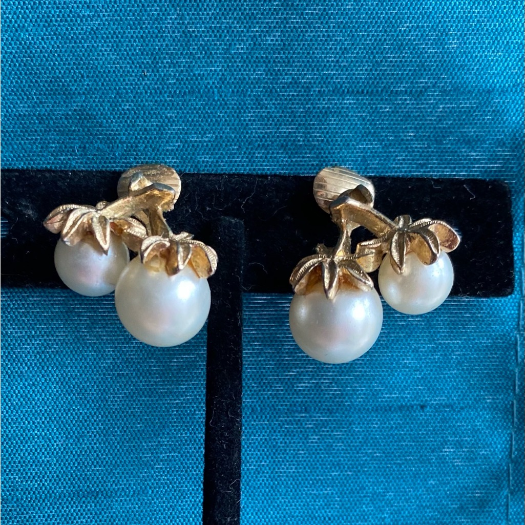Vintage Emmons Pearl Clip On Earrings 18$